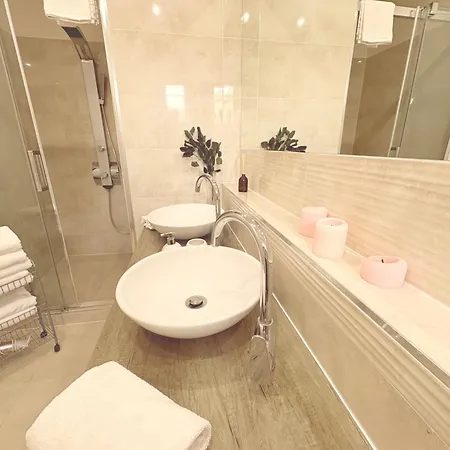 Trio Apartment *